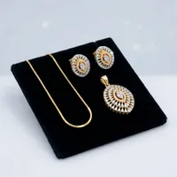 Bhargavi Trendiges Imitiertes Rhodium-Plattiertes Zirkon-Anhänger-Ohrringe-Set Damen Brautschmuck Jubiläums-Trendiger Stil