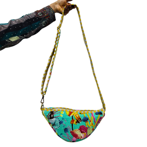 Bolso cruzado con estampado de bloques vibrantes bajo el mar-Bolso bandolera de algodón hecho a mano - Product Image 1