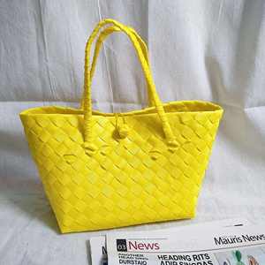 Bolso de Moda Tejido a Mano de Plástico |   Bolso espacioso con paja de colores |   Origen Vietnam - Product Image 6