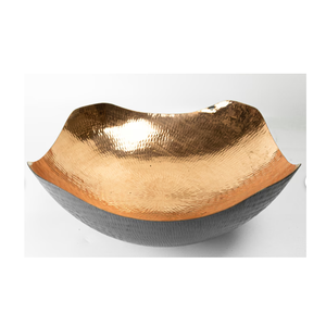 Bol de service décoratif en métal martelé, or et argent, bicolore, avec bord ondulé, pour la décoration de la maison - Product Image 1