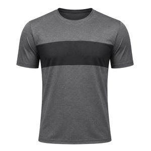 เสื้อยืดคอกลมแขนสั้นผู้ชายรุ่นฮิต ผ้าเจอร์ซีย์ถักน้ำหนัก 180 กรัม ทรงปกติ เป็นมิตรกับสิ่งแวดล้อม ผลิตจากโพลีเอสเตอร์ 100% ลวดลายเรียบง่าย สวมใส่สบาย - Product Image 2