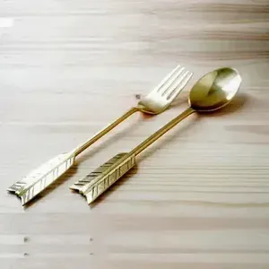 Juego de cubiertos de metal resistente, fabricado con acero inoxidable de grado alimenticio, ideal para uso diario y fiestas. - Product Image 3