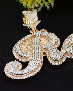 Colgante de Lujo Chapado en Oro de 18K con Letra Personalizada de Moissanita y Plata 925 Bicolor, Joyería HipHop Bling, Regalo de Cumpleaños - Product Image 1