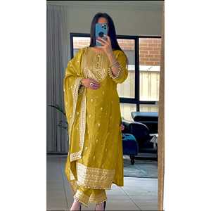Ensemble haut-bas et dupatta indien et pakistanais avec broderie lourde et sequins - Product Image 4