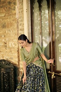 Sari en soie vert crème élégant avec bordure brodée or, tenue ethnique indienne traditionnelle pour mariage et fête, coupe régulière, séchage rapide - Product Image 2