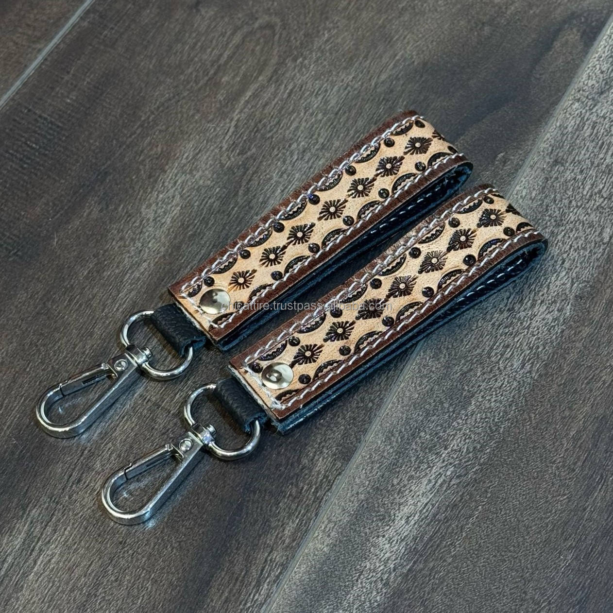 สีน้ำตาล