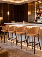 Tabouret de bar moderne en velours avec structure en bois, design mid-century pour bar à domicile
