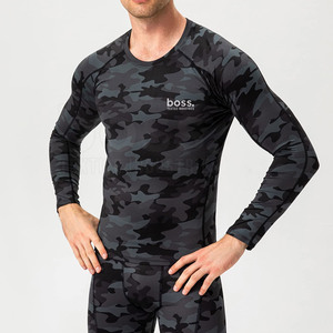 Vêtements de sport modernes avec design ajusté au corps, t-shirt de compression pour l'exercice et les séances d'entraînement en équipe - Product Image 3