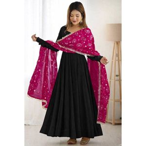 Conjunto de Vestido Anarkali de Georgette Blanco Premium con Bordado Rosa en Dupatta de 2.2 Metros, Cuello en V, Manga Larga, Falda de 2.7 Metros, Catálogo Mayorista - Product Image 1