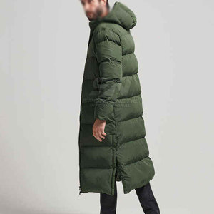 Abrigo largo acolchado resistente para clima frío, con corte largo y material acogedor para viajes. - Product Image 4