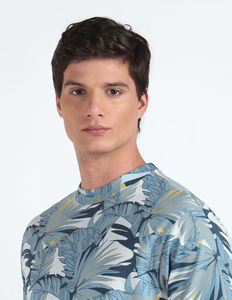Camiseta de punto sublimada personalizada para hombre, estilo urbano, de fábrica OEM, marca privada, elegante, moderna, de tela suave, de secado rápido, informal. - Product Image 2