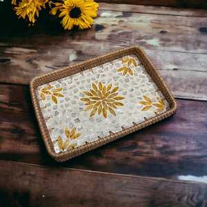 Bandeja Decorativa Premium de Ratán con Madreperla, Organizador Hecho a Mano con Incrustaciones de Conchas para Mesas Elegantes e Interiores de Lujo - Product Image 4