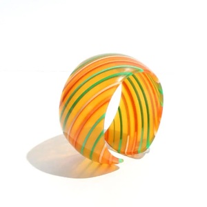 Nouveaux bracelets tendance en résine acrylique de haute qualité, design élégant à rayures, bijoux de mode unisexe pour femme - Product Image 2