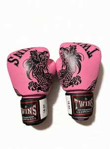 Guantes de Boxeo Personalizados Color Rosa, Hechos de Cuero Genuino con Cierre de Velcro, para Entrenamiento y Sparring de Kickboxing y Artes Marciales - Product Image 1