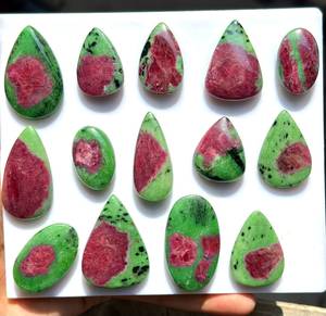 MAHNAJ GEMS - Gemas Sueltas de Zoisita Rubí Natural, Corte Pera, Pulimentadas, Cabujones Verdes y Rojos, Tamaños Variados, de Rajasthan, para la Elaboración de Joyas - Product Image 4
