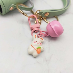 Porte-clés souvenir en plastique adorable, mignon et doux, rose pastel, avec pendentif clochette, lapin et carotte, tendance mode, pour filles et femmes, usage quotidien - Product Image 4