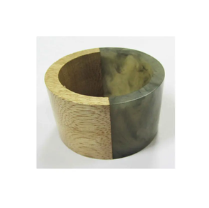 Anneaux de serviette en résine et bois pour la décoration de table de mariage, modernes, faits à la main, matériaux mixtes - Product Image 1