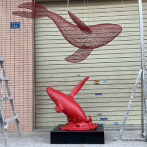 Sculpture de baleine en fibre de verre sur mesure, ornement créatif en résine pour vitrine de magasin, thème marin abstrait, décoration de centre commercial - Product Image 1