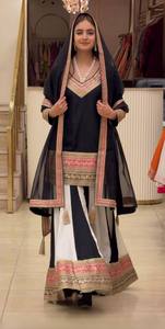 Lehenga Premium en Tulle Monochrome avec Paillettes, Perles Bugle, Fil Resham, Broderie Zardosi, Semi-Couture, Dupatta de Mariage AARIKA Rapide - Product Image 2