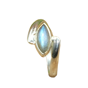 Anillo de Labradorita Azul Natural para Mujeres y Hombres |   Anillo de Labradorita con Forma de Marquesa y Bisel de Plata de Ley Hecho a Mano - Product Image 1