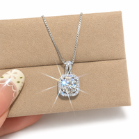 Collier pendentif en moissanite 1 carat taille coussin avec halo, en argent sterling 925, couleur D, pureté VVS1, idéal pour les vacances, les voyages, la côte, les journées ensoleillées, cadeau pour femme, bijoux raffinés