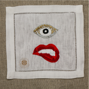 Serviette de cocktail brodée haut de gamme, qualité durable, idéale pour les dîners de luxe et les tables de mariage. - Product Image 1