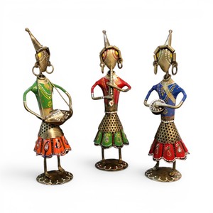 Juego de Muñecas Musicales Tribales Bohemias Pintadas a Mano en Hierro |   Figuras de Arte Popular |   Adorno Decorativo de Hierro Hecho a Mano para el Hogar para Diwali - Product Image 1