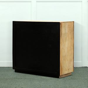 Armoire à deux portes en bois de manguier sculptée à la main Meubles de rangement au design moderne pour salon, salle à manger et chambre à coucher Finition en bois naturel - Product Image 6