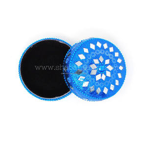 Boîte cadeau traditionnelle décorative en laque scintillante pour les occasions festives, perles dorées élégantes, boîte de rangement pour bijoux - Product Image 6