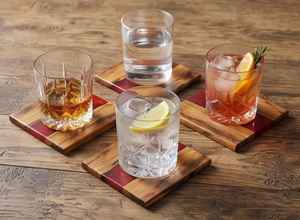 Sous-verres modernes carrés en résine époxy rouge et noyer, finition naturelle, cadeaux de mariage parfaits, accessoires pour la maison, le thé, le vin, la salle à manger - Product Image 4