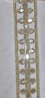 Dentelle de haute qualité, brodée à la main, avec des miroirs, pour la décoration de robes, de saris et de vêtements.