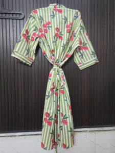 Robe en coton imprimé cerise pour femmes, manches trois quarts, longueur complète, fermeture à cordon, tenue d'été décontractée - Product Image 2