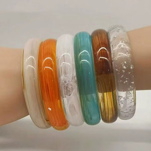 Bracelet manchette géométrique large en acétate hexagonal épais pour femme, bijou fantaisie en résine acrylique, ornement de main tendance à prix abordable - Product Image 1