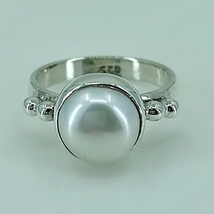 แหวนมุกน้ำจืด เงินแท้ 925 ของขวัญสำหรับเธอ แหวนแบบฝังมุก งานแฮนด์เมด - Product Image 3