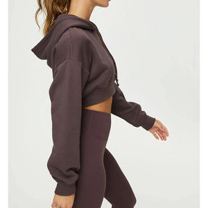 Customized Cropped Women Hooded Tracksuit Lightweight Casual Summer Wear High Street Two Piece Legging <b>Set</b> - Product Image 3