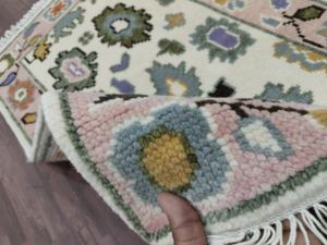 Compre una alfombra floral rosa anudada a mano |   Alfombra pequeña hecha a mano de lana inspirada en Oushak |   Alfombra Grande Vintage Decorativa para Sala de Estar - Product Image 2