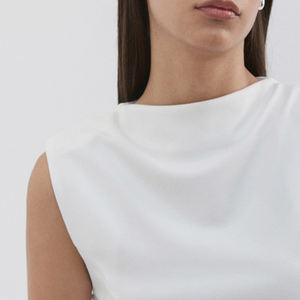 Camiseta de Mujer con Diseño Recto, Cuello Redondo, Sin Mangas, con Hombreras, Diseño Peplum / Diseño de Color Sólido con Logotipo, Elegante - Product Image 3