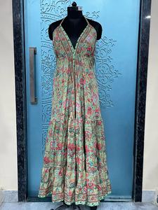 Verano venta al por mayor recién llegados mujeres cera impresión rayón Vintage algodón Floral impreso cuello en V recortado volante señora Maxi vestido - Product Image 3