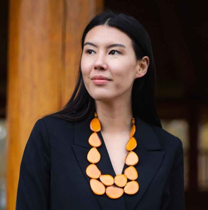 Collier en résine écologique fait main avec perles et feuilles pour femme - Product Image 3