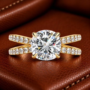 Anillo de Diamante Cultivado en Laboratorio con Corte Cojín, Oro Amarillo de 14K, Halo Oculto, Anillo de Tallo Dividido, 2.35 CTW DEF VVS, Certificado IGI, Anillo Nupcial ODM - Product Image 1