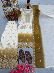 Ensemble Kurti et Palazzo Évasé en Georgette Blanc et Vert Olive, Tenue de Fête, Robe Ethnique Fantaisie Lourde pour Femme, Spécial Soirée - Product Image 4