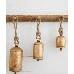 Juego de campanas navideñas de metal vintage al por mayor, campanas rústicas doradas con cuerda para decoración navideña del hogar o granja. - Product Image 1