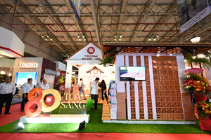 High Quality Sintered Hollow Red Construction <b>Bricks</b> W Screen Clay <b>Brick</b> Building Materials 80 Years Export Firebricks - Product Image 2