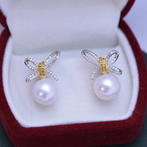 ต่างหูเงินแท้ S925 ประดับมุกน้ำจืดทรงเกือกม้า ดีไซน์หรูหรา ระดับไฮเอนด์ ของขวัญสุดพิเศษสำหรับผู้หญิง - Product Image 1