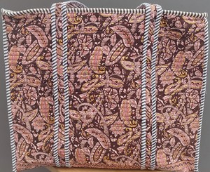 Sacs fourre-tout en coton imprimés à la main, matelassés, traditionnels indiens, faits à la main avec des motifs imprimés à la main - Product Image 3