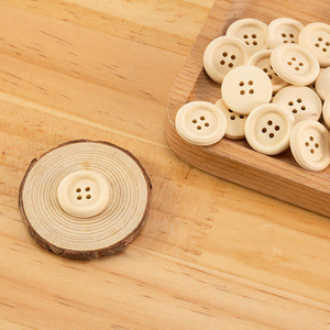 Botones de madera con logotipo personalizado, cabeza de madera y tornillos de latón, forma de coche para exhibición de logotipos - Product Image 3