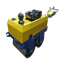 Machine à rouleaux vibratoires portée à la main utilisée pour le compactage du sol et de l'asphalte et les applications de construction routière