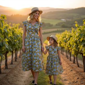 Robe portefeuille d'été à manches flottantes pour femmes avec tissu en coton léger de couleur vert henné pour un usage quotidien - Product Image 1