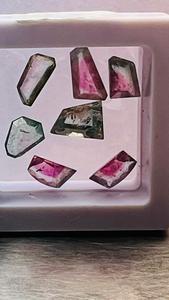 Lot de pierres précieuses en tourmaline bicolore naturelle de qualité supérieure, formes fantaisie mélangées, facettées, pierres vibrantes pour la création de bijoux, vente en gros - Product Image 3
