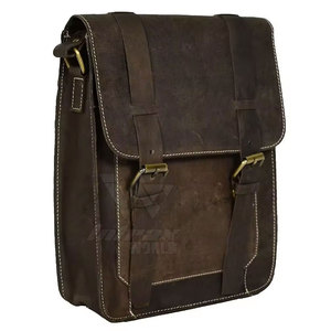 Bolso bandolera de cuero Secure Access Professional para hombre con forma compacta y costuras duraderas - Product Image 4
